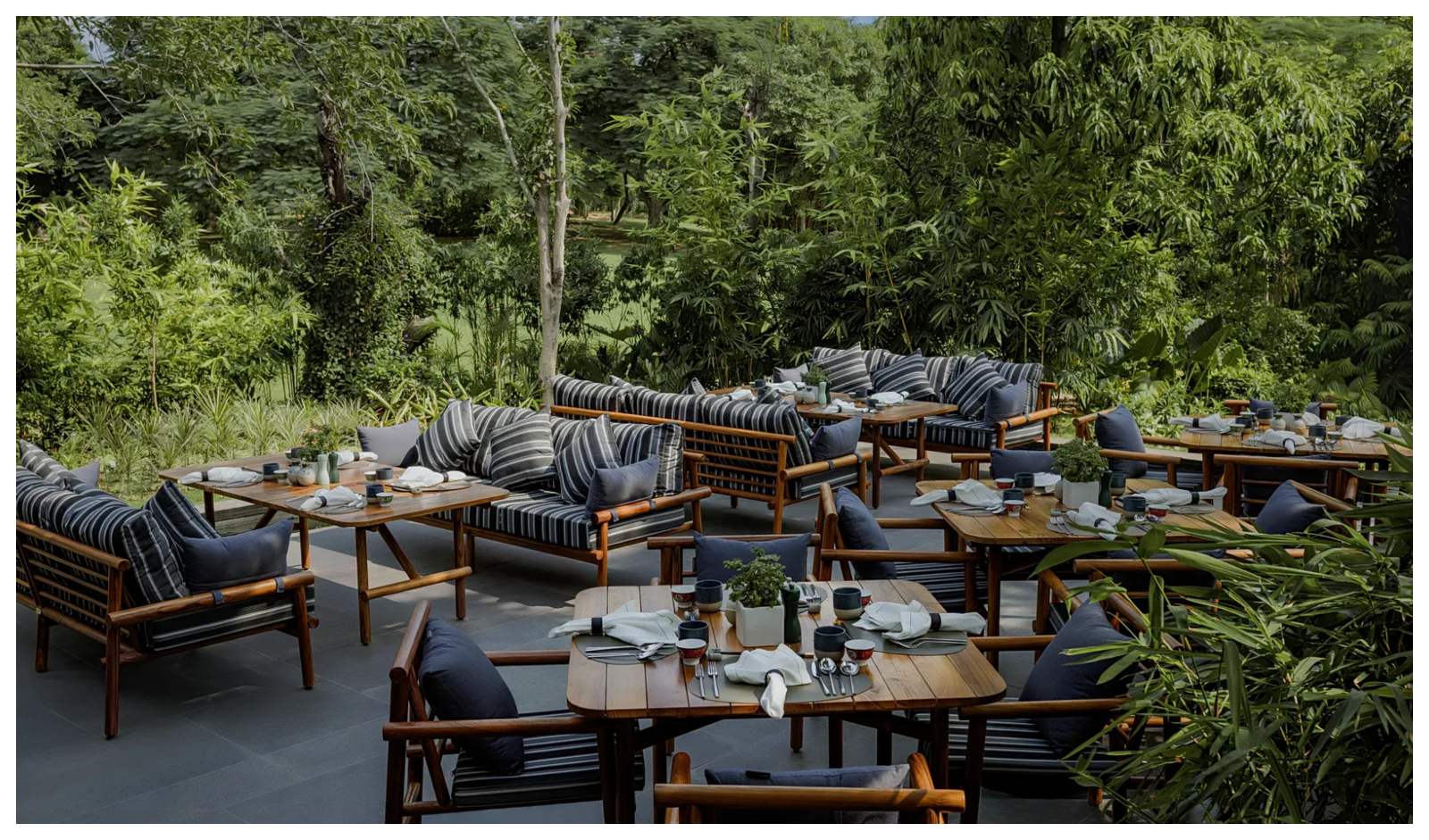 Outdoor Seating Dining